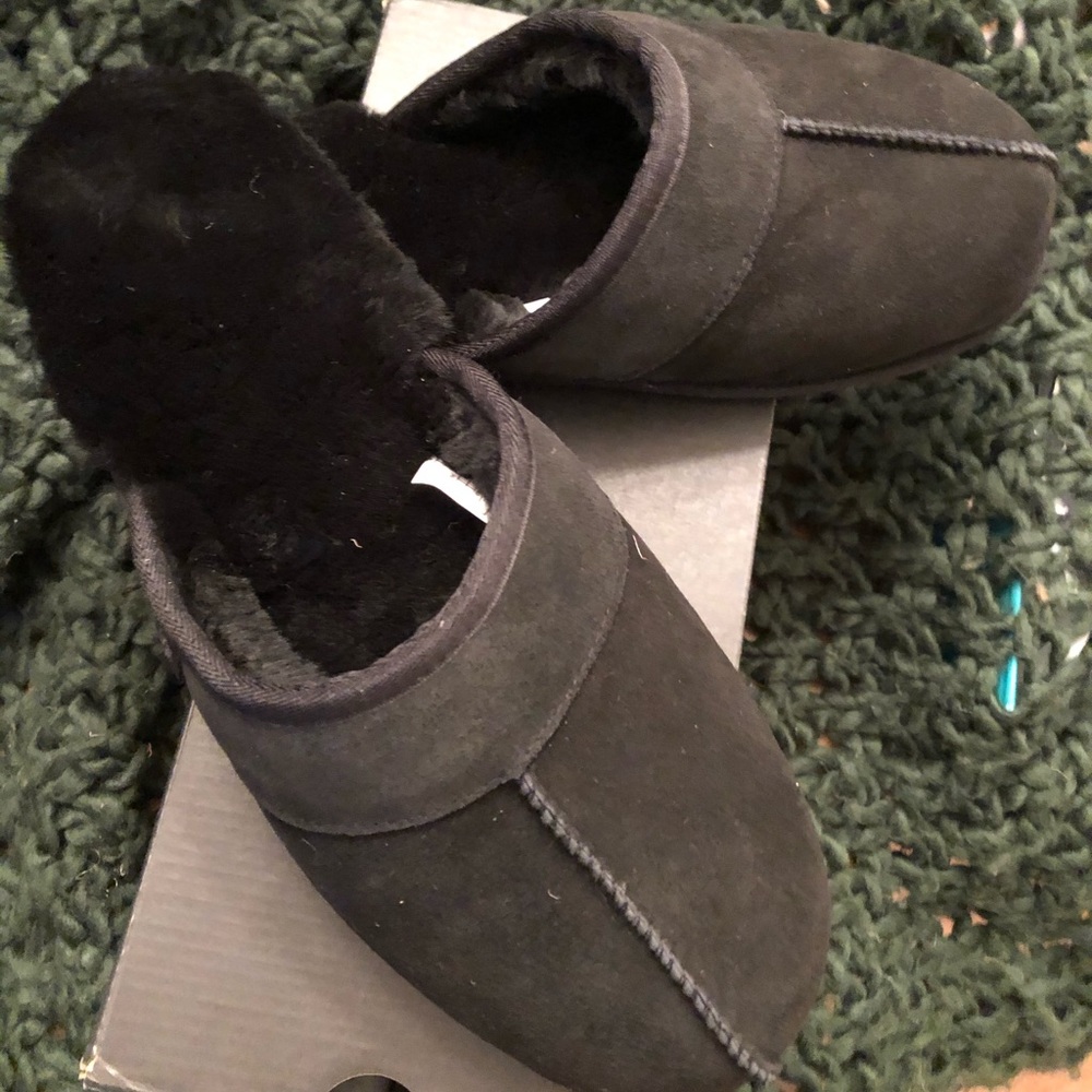 Men’s UGG Size 11 Suede Slipper